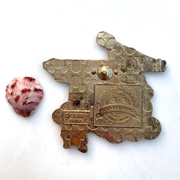 Chip n Dale Pirates of The Caribbean Disney Pin - Picture 2 of 3